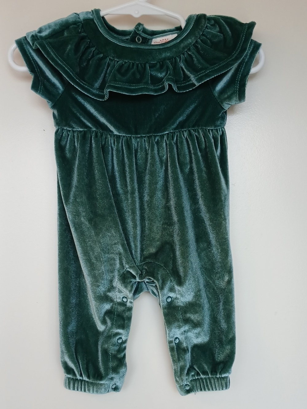 Cat & Jack Green Velvet Ruffled Short Sleeve One Piece Romper Size Newborn